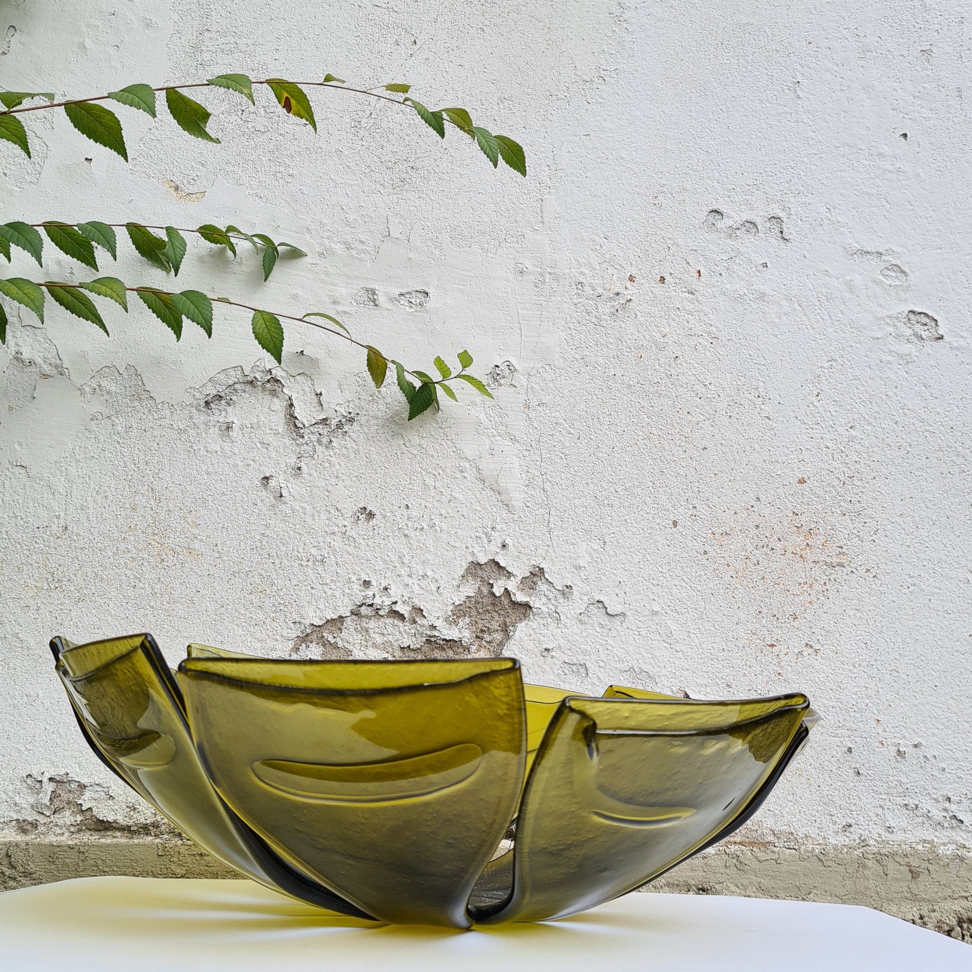 ciotola di design in vetro riciclato da bottiglie di vino - centro tavola - porta frutta - Marte21