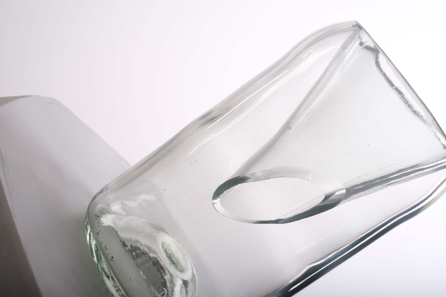 vaso monofiore in vetro di riciclo realizzata da bottiglia di vino - profumatore per ambiente