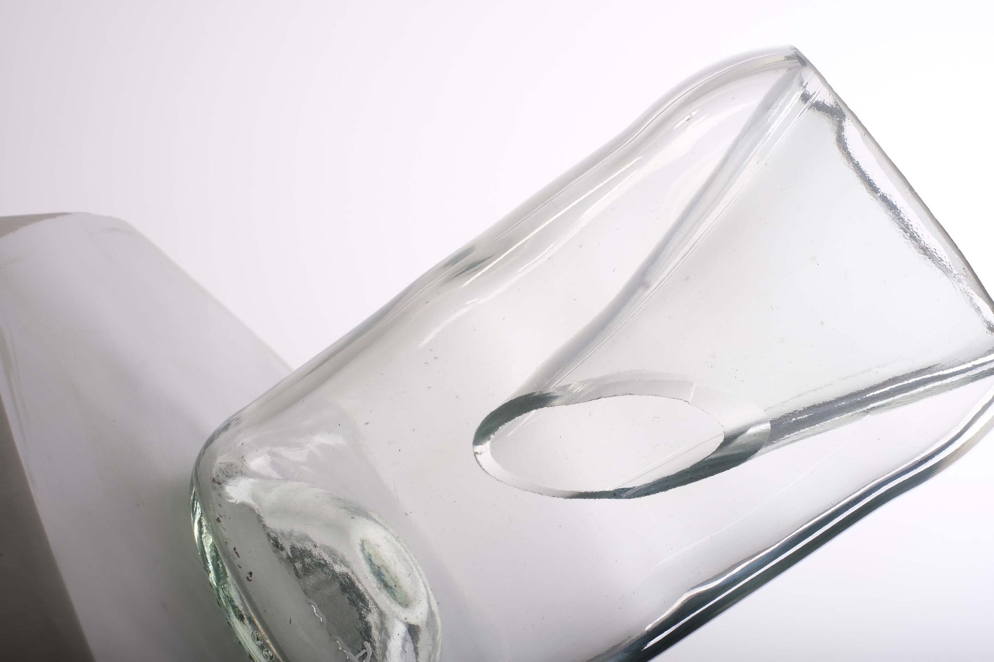 vaso monofiore in vetro di riciclo realizzata da bottiglia di vino - profumatore per ambiente