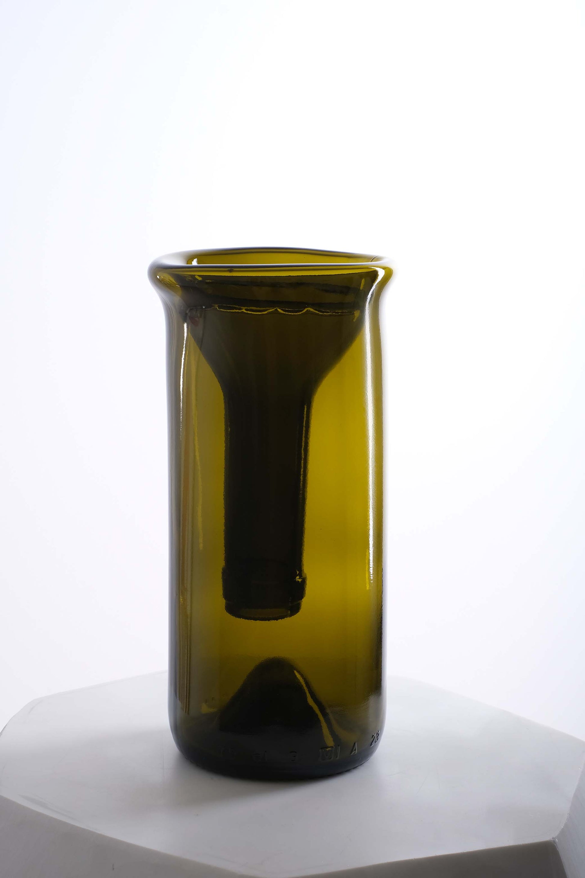 vaso monofiore in vetro di riciclo realizzato da bottiglia di vino  verde - profumatore per ambiente - diffusore di essenze